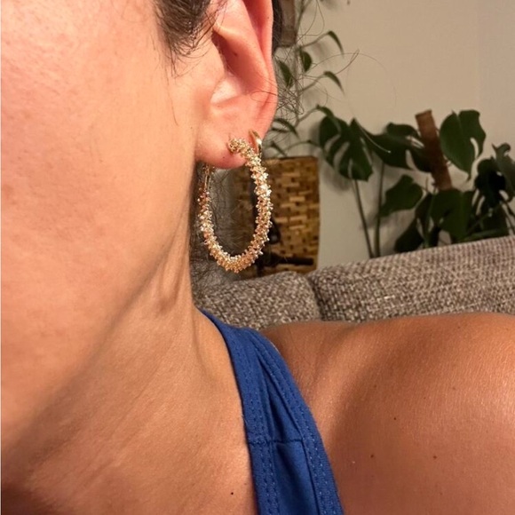 NWT 18k Gold Plated Textured Gold Hoop Earrings - Picture 6 of 7